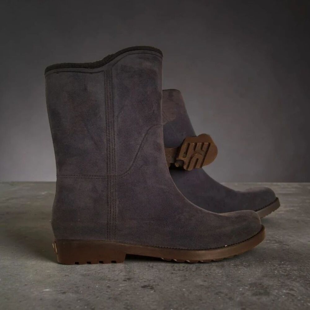 Ulan water proof dress boots rainy steps faux suede size 8